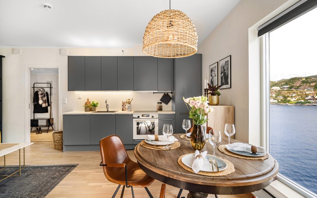 The Best Chandelier Designs for Tropical Spaces